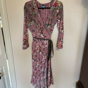 Beautiful embroidered flowers & lace overlay on shoulder/back, wrap dress.